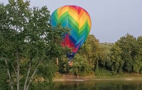 File:Hot air balloon over the Wabash River.jpg