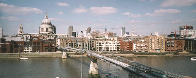 File:London Millennium Bridge.jpg