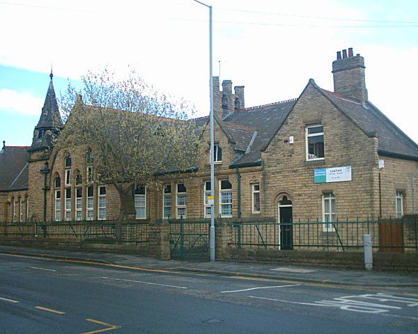 File:Lowfield Primary School 08-04-06.jpg