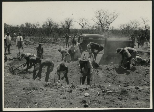 File:Work on the Yendi-Bawku Road. 1953.jpg