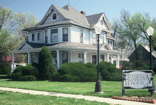 File:Henderson House, Stafford, Kansas.jpg