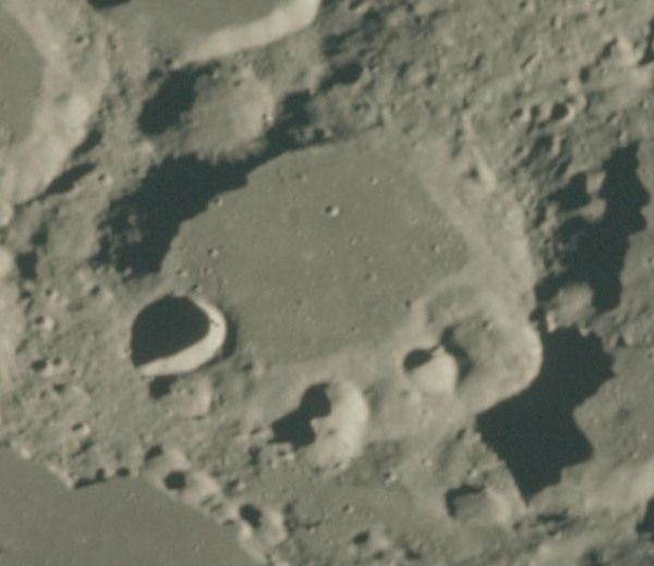 File:Jeans crater as15-96-13093.jpg