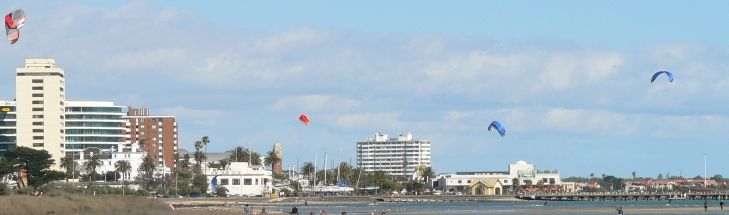 File:Kitesurfing on st kilda beaches.jpg