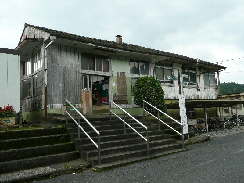 File:Sakiyama station1.jpg