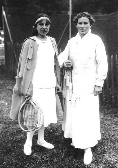 File:Suzanne Lenglen, Elizabeth Ryan, 1914 (light).jpg