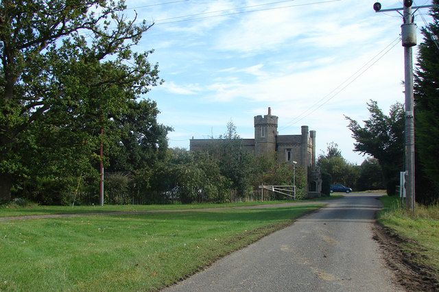 File:Wallington Hall Gatehouse.jpg