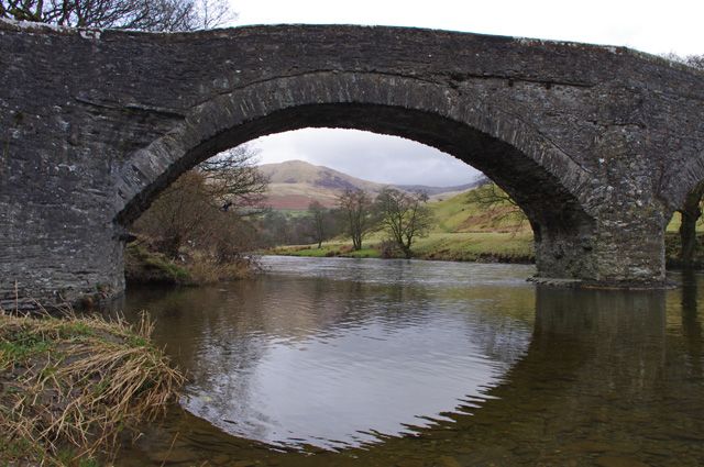 File:Crook of Lune Bridge (geograph 1782186).jpg