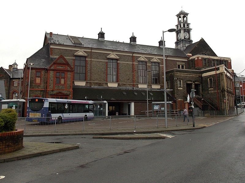 File:Maesteg bus station (geograph 4225949).jpg