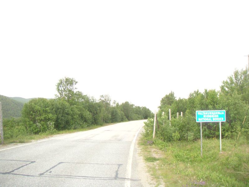 File:Njuorggan border crossing.jpg