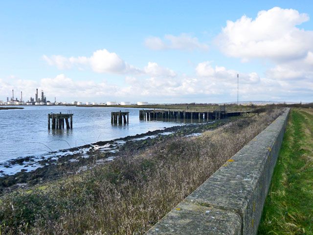 File:Occidental oil refinery construction jetty (geograph 4721077).jpg