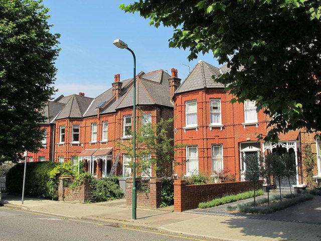 File:Queens Park - geograph.org.uk - 2540016.jpg