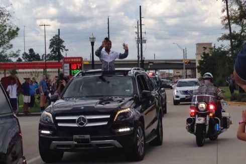 File:SimoneBiles3HomecomingParade24Aug2016.jpg