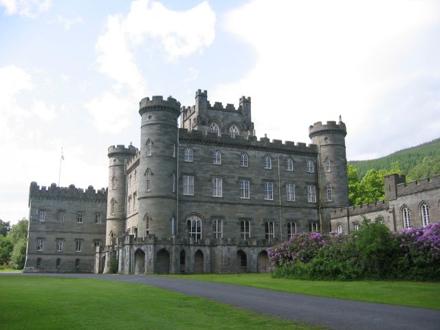 File:Taymouth Castle.jpg