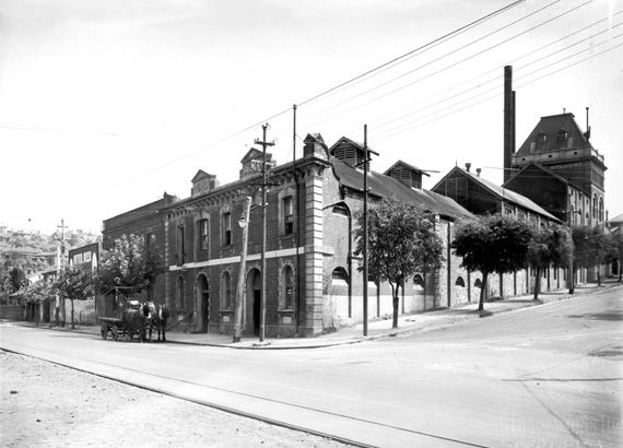 File:1900s Emu Brewery, Perth.jpg