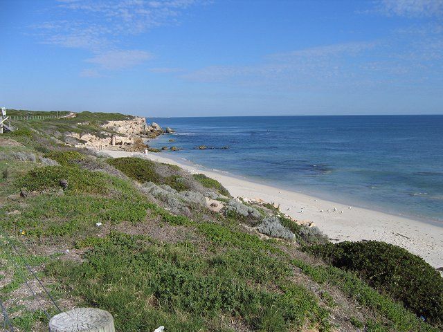 File:BurnsBeach IndianOcean.JPG