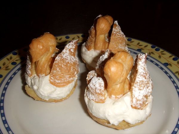 File:Choux pastry swans.jpg