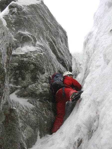 File:Escalade-mixte-glace-dans-les-aretes-du-hohneck.jpg