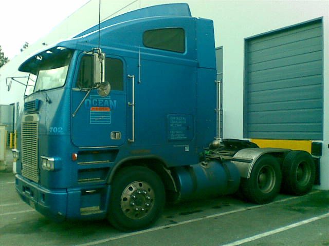 File:Freightliner FLA (Set back axle).jpg