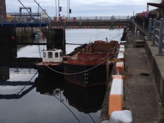 File:LTC Lonan and Slurry Barge (2).jpg