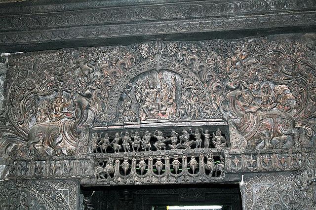 File:Makaram Thoranum at Belur.jpg