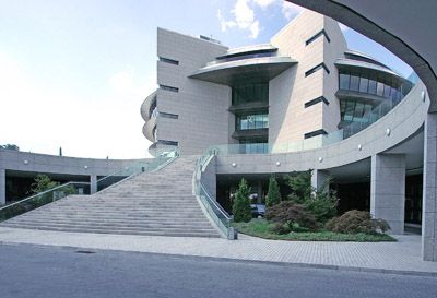 File:Santander headquarters, Madrid.jpg