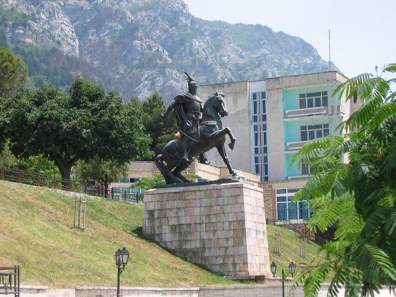 File:Skanderbeg statue Kruja.jpg