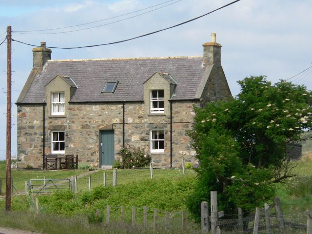 File:Traditional stone house at Leckfurin.jpg