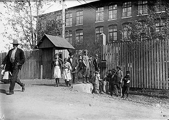 File:Child workers in Huntsville, Alabama.jpg