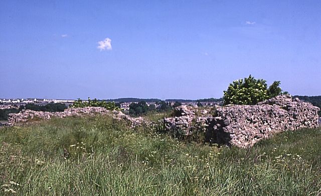 File:Elgin Castle - geograph.org.uk - 366911.jpg