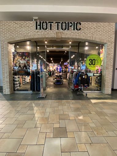 File:Hot Topic Southern Park Mall.jpg