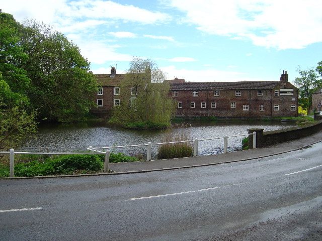 File:North Dalton Village pond.jpg