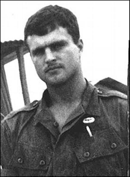 File:SP5 John Kedenburg in Vietnam.jpg