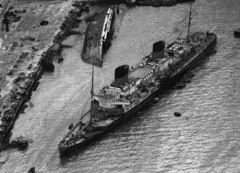 File:SS Europa SS Paris sank.jpg