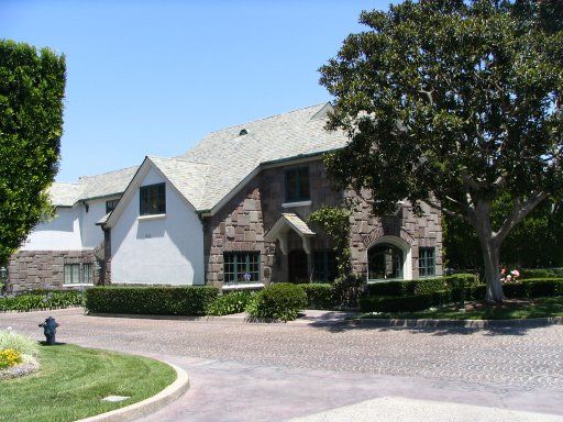 File:The Gatehouse at Summitridge at Beverly Park.jpg