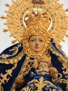 File:Virgen de Piedraescrita engalanada para la procesión..jpg