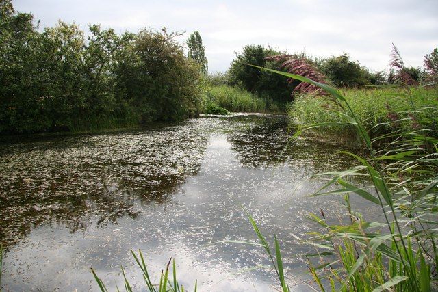 File:Winding Hole - geograph.org.uk - 941433.jpg