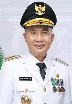 File:Bey T. Machmudin, Pj. Gubernur Jawa Barat.jpg