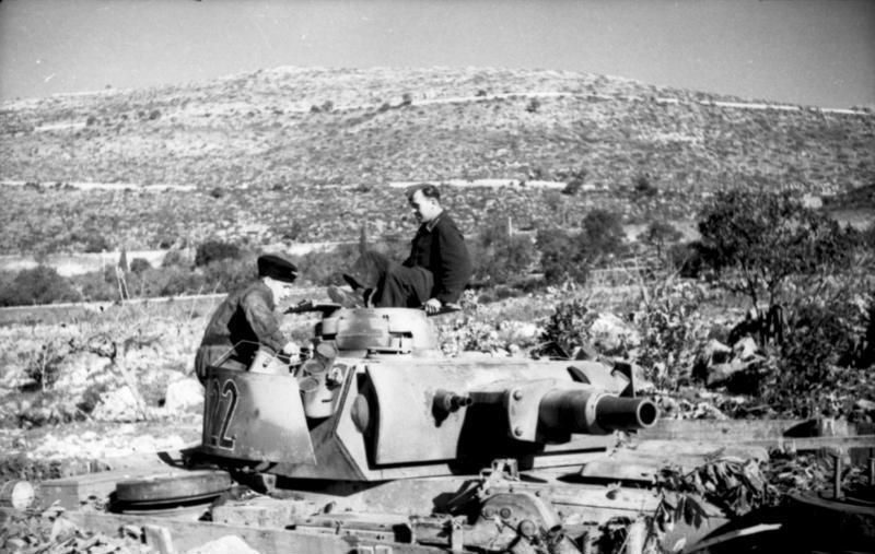 File:Bundesarchiv Bild 101I-308-0799Q-30A, Italien, Panzer III, Panzersoldat.jpg