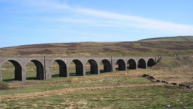 File:Dandrymire Viaduct - geograph.org.uk - 163948.jpg