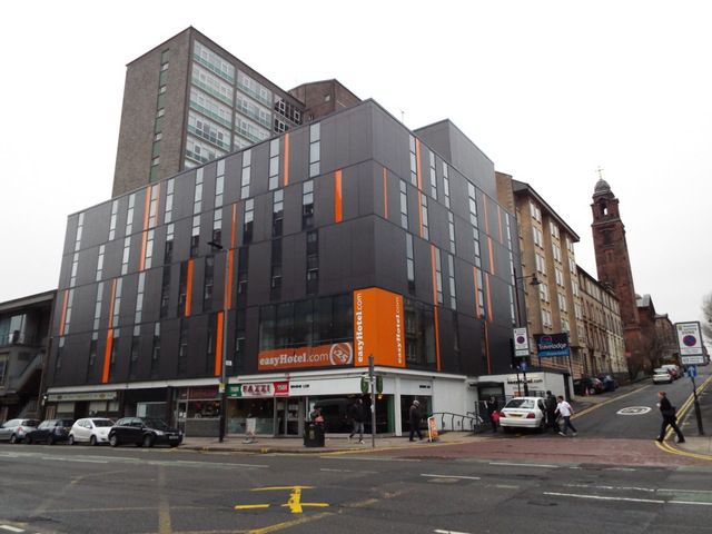 File:Easyhotel Glasgow - geograph.org.uk - 3907564.jpg