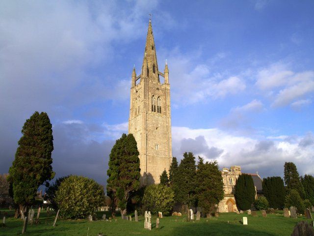 File:Hanslope Church - geograph.org.uk - 1596188.jpg