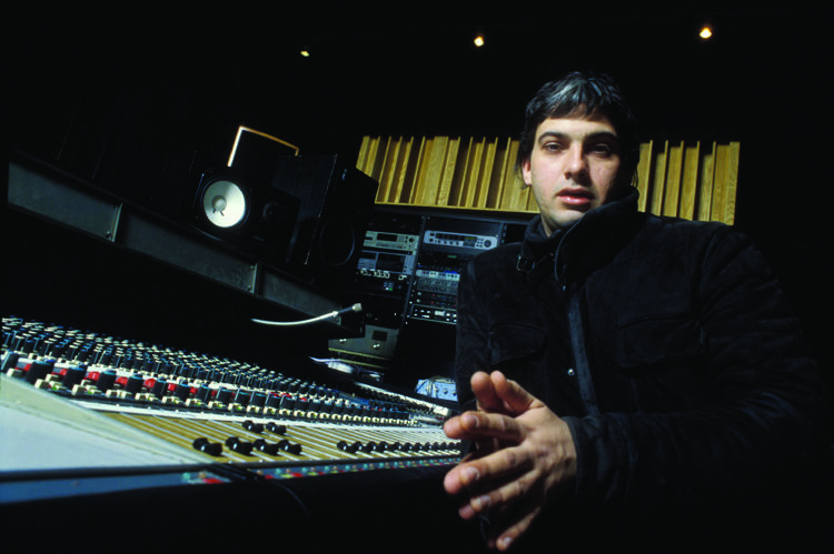 File:Julien civange - studio.jpg