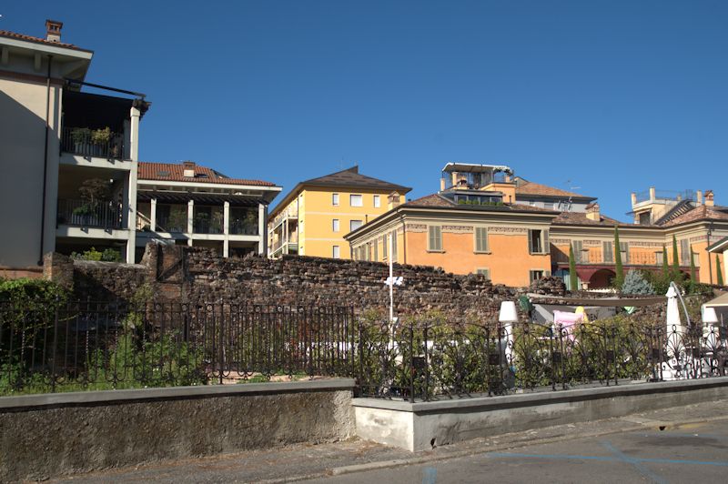 File:Mura-di-crema-via-delle-grazie.jpg