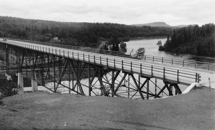 File:Nipigon River Bridge, 1937.png