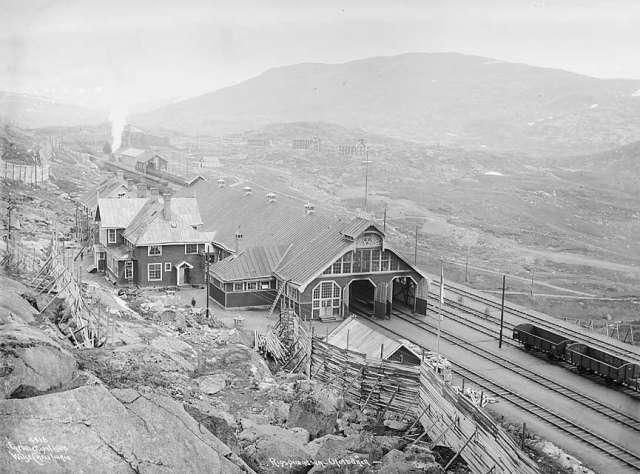 File:Riksgränsen Station.jpg