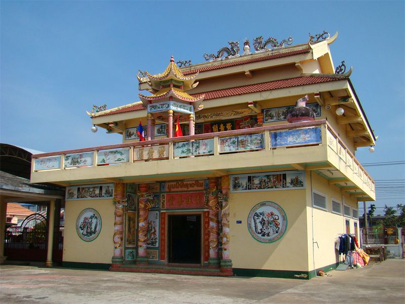 File:Savannakhet ChineseTemple2 tango7174.jpg