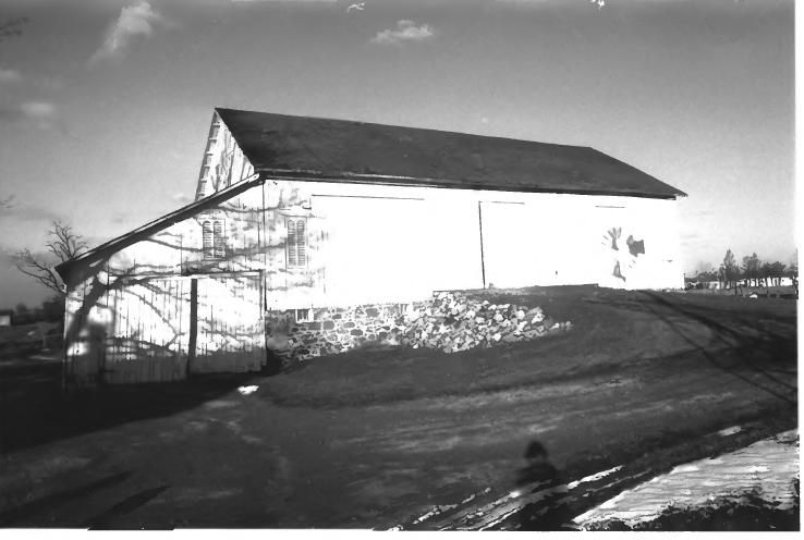 File:Stahly Bank Barn (Laura Thayer).JPG