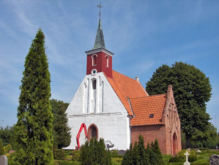 File:05-08-15-k2 copie Karleby kirke (Falster).jpg