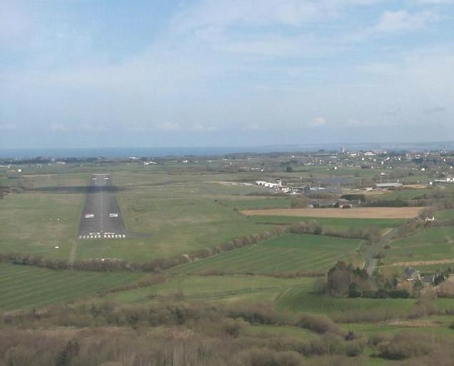 File:Aéroport St Brieuc Armor.jpg