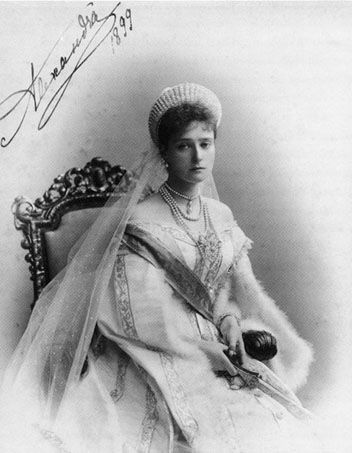 File:Alix in court gown 1899.jpg